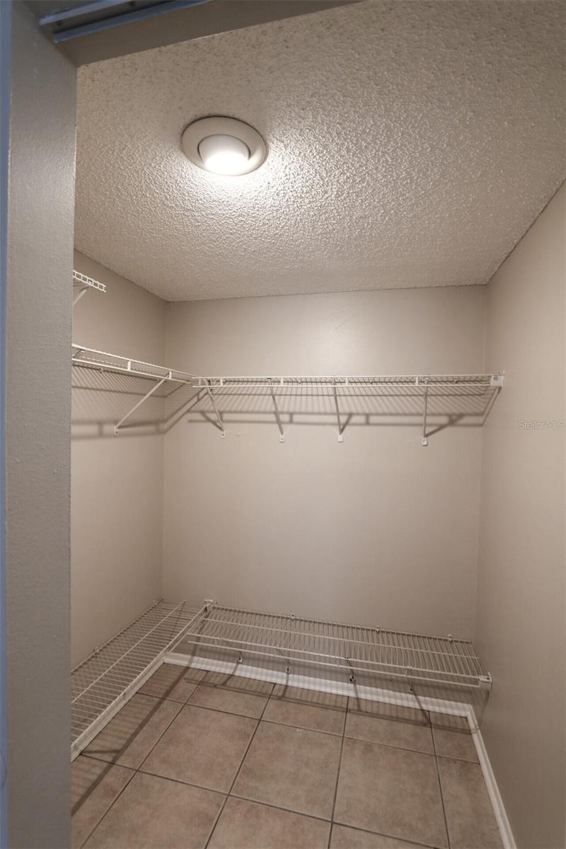 RIVER OAKS CONDO IV - Residential Lease