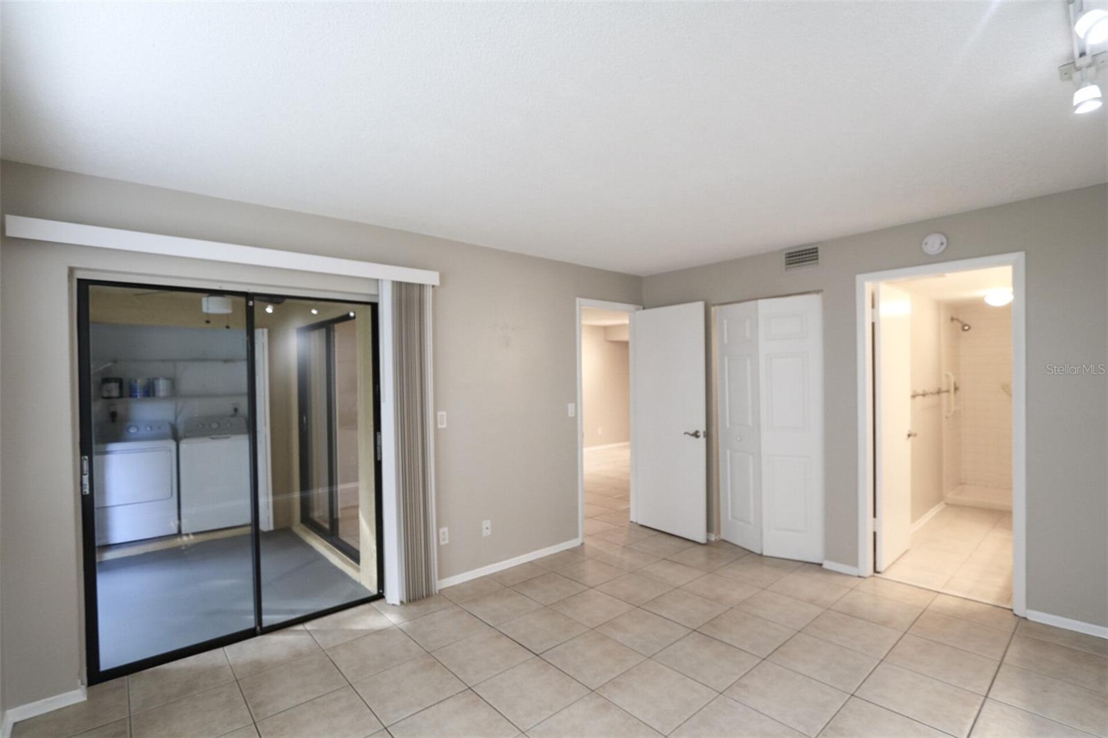 RIVER OAKS CONDO IV - Residential Lease