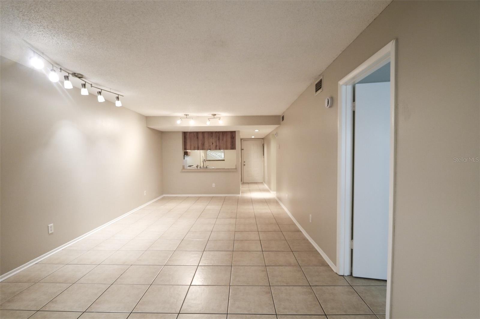 RIVER OAKS CONDO IV - Residential Lease