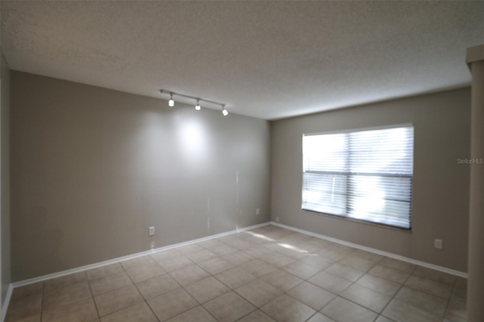 RIVER OAKS CONDO IV - Residential Lease