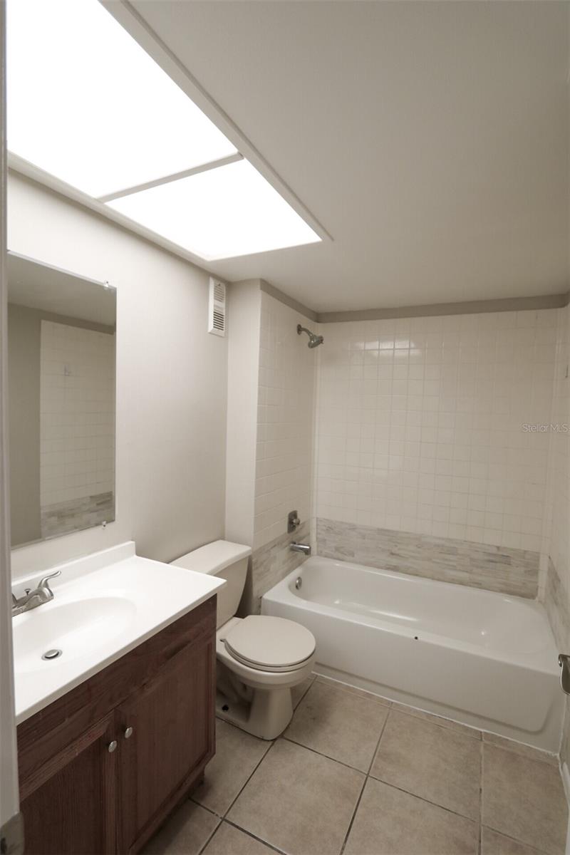 RIVER OAKS CONDO IV - Residential Lease