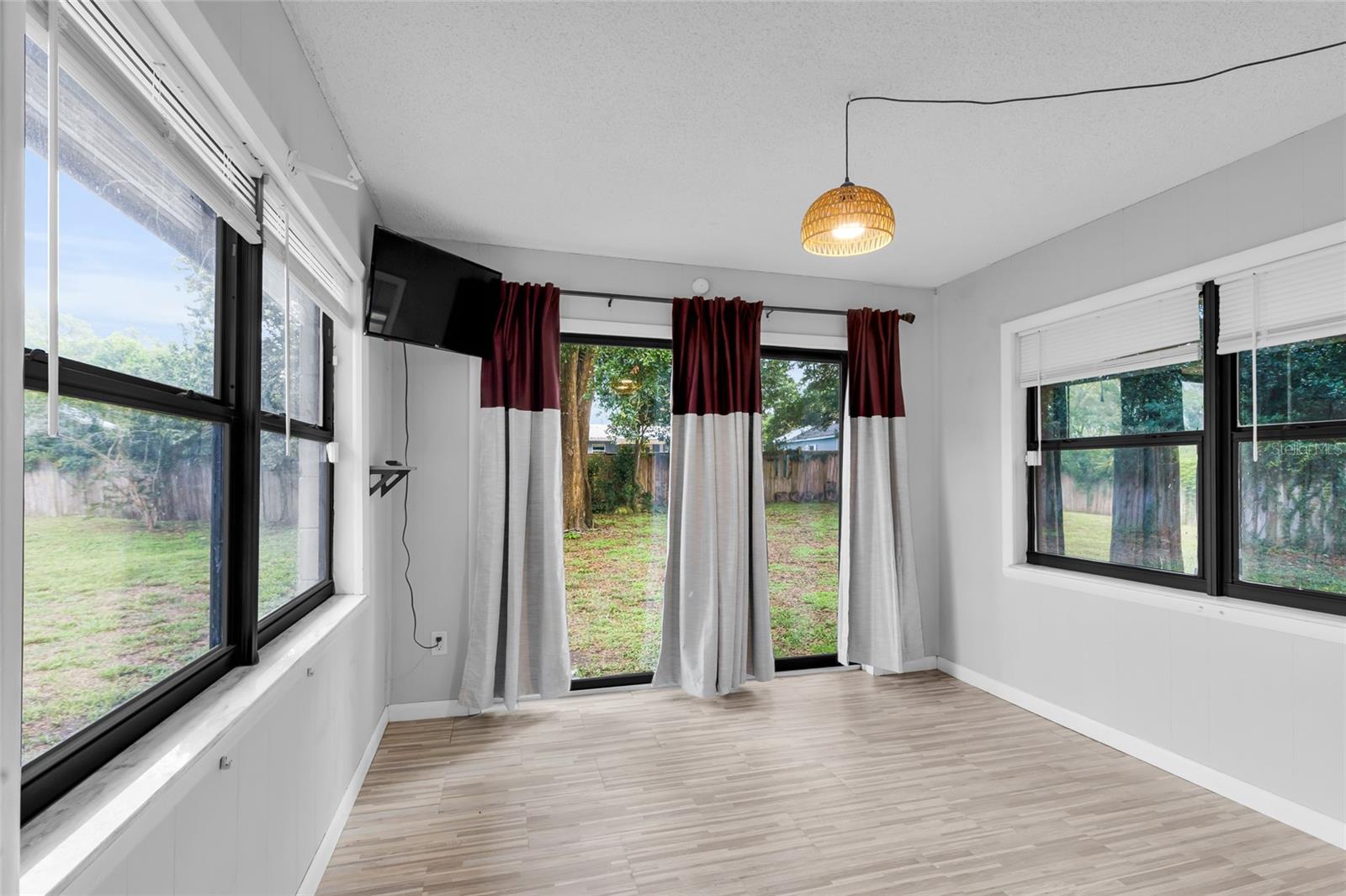 OAKVIEW - Residential