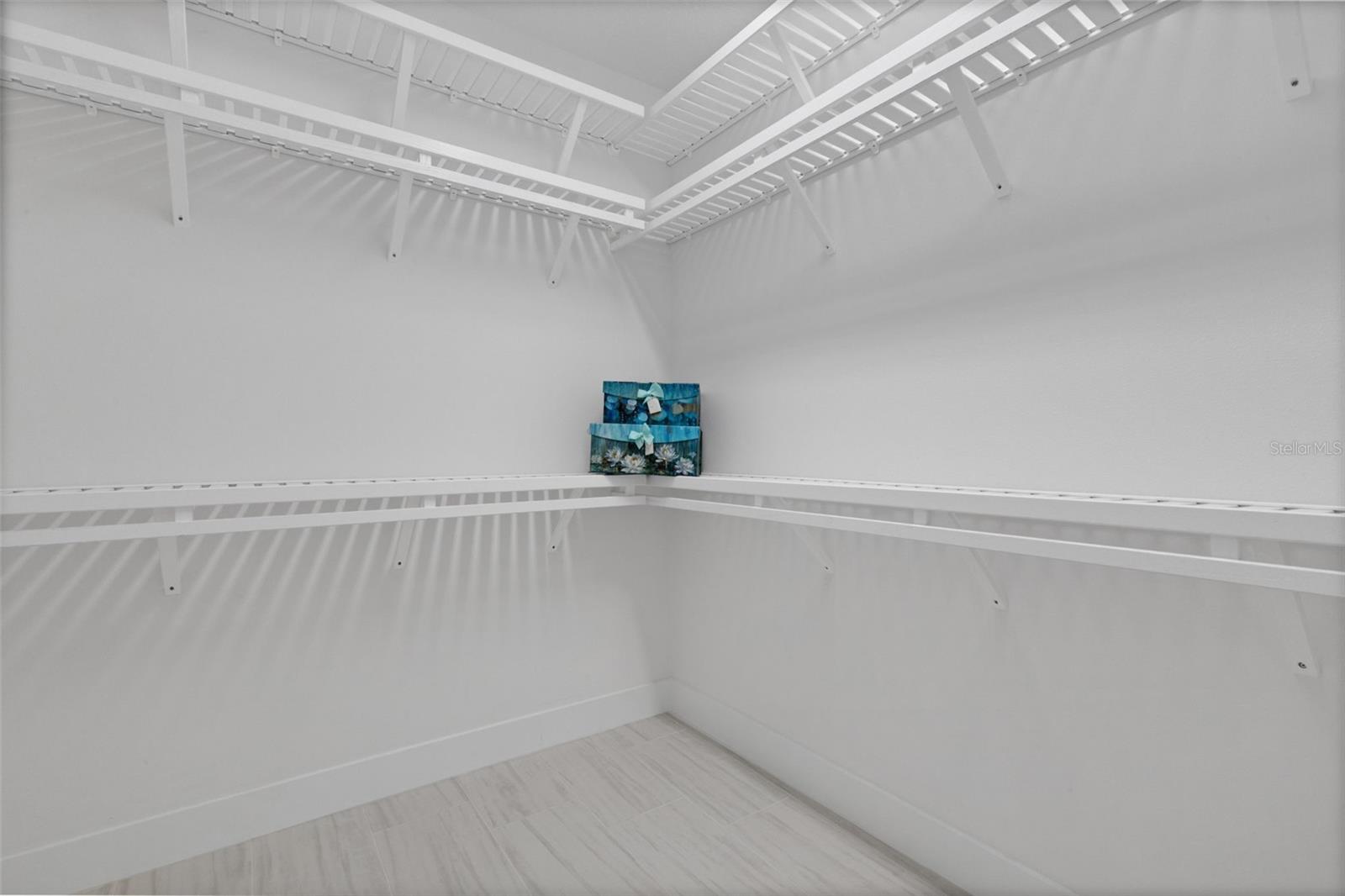 LAKEHOUSE COVE/WATERSIDE PH 5& - Residential