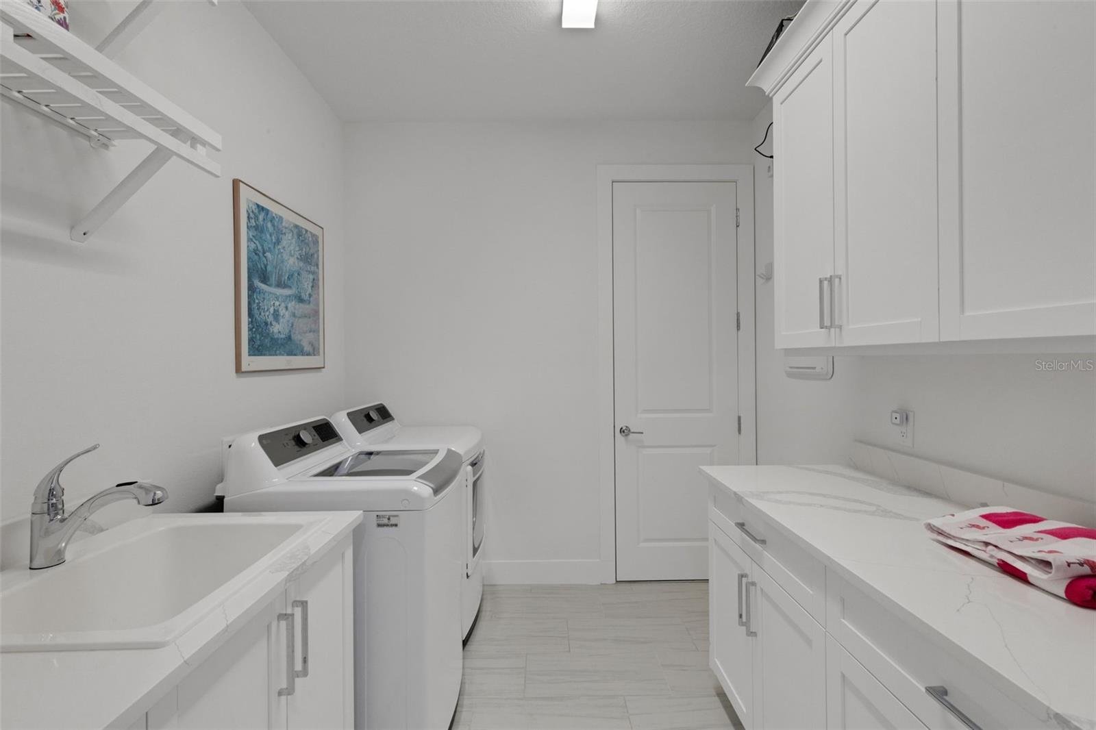 LAKEHOUSE COVE/WATERSIDE PH 5& - Residential