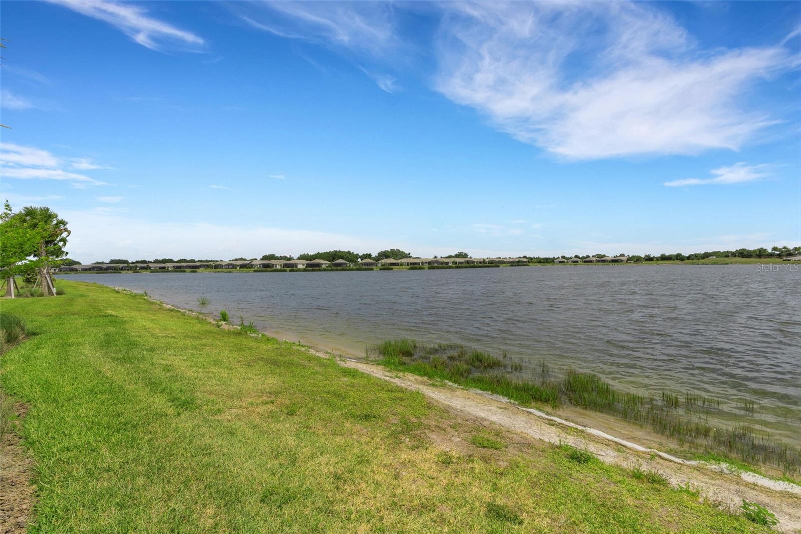 LAKEHOUSE COVE/WATERSIDE PH 5& - Residential