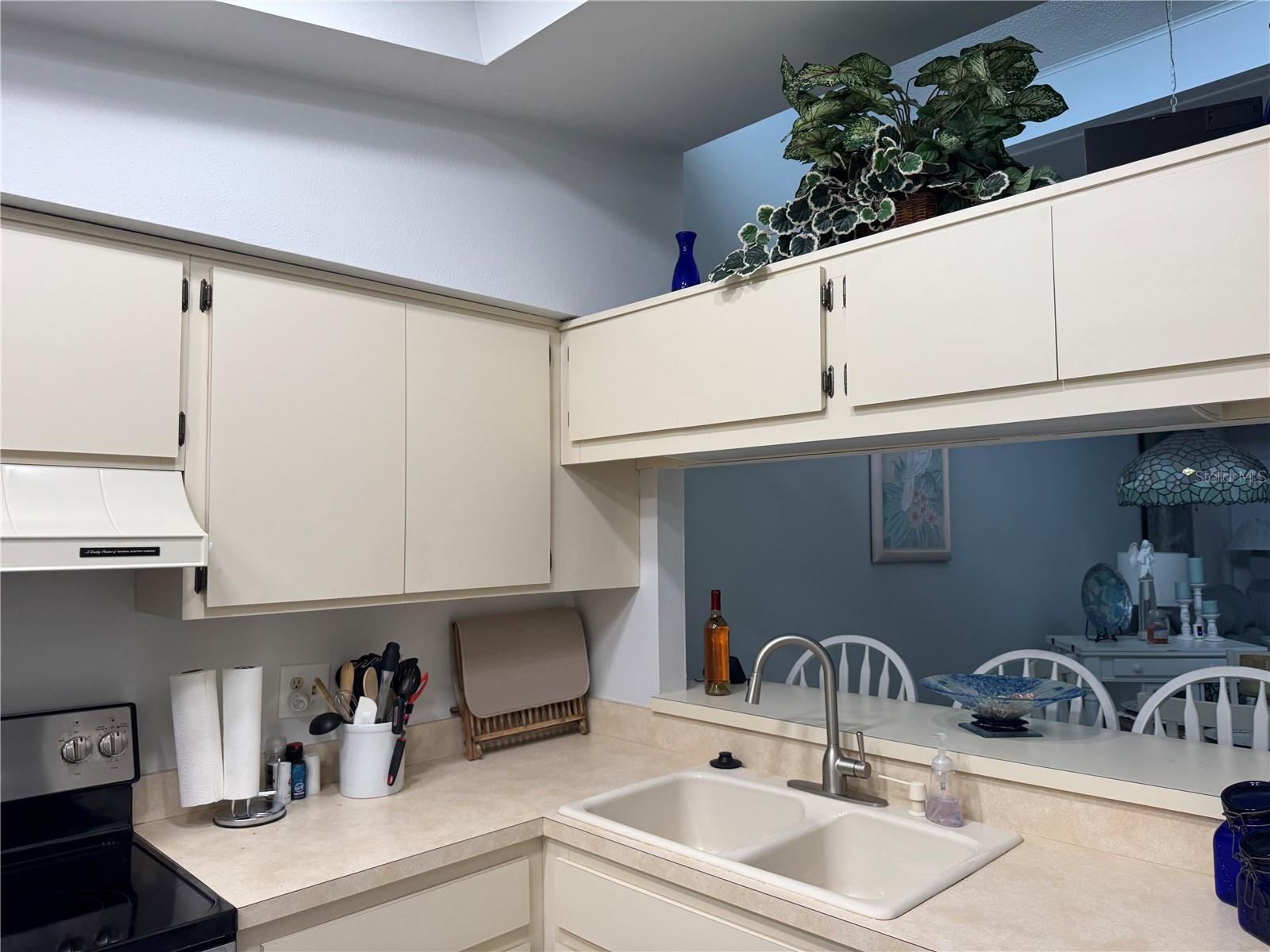 TIDES OF CAPRI WEST CONDO - Residential
