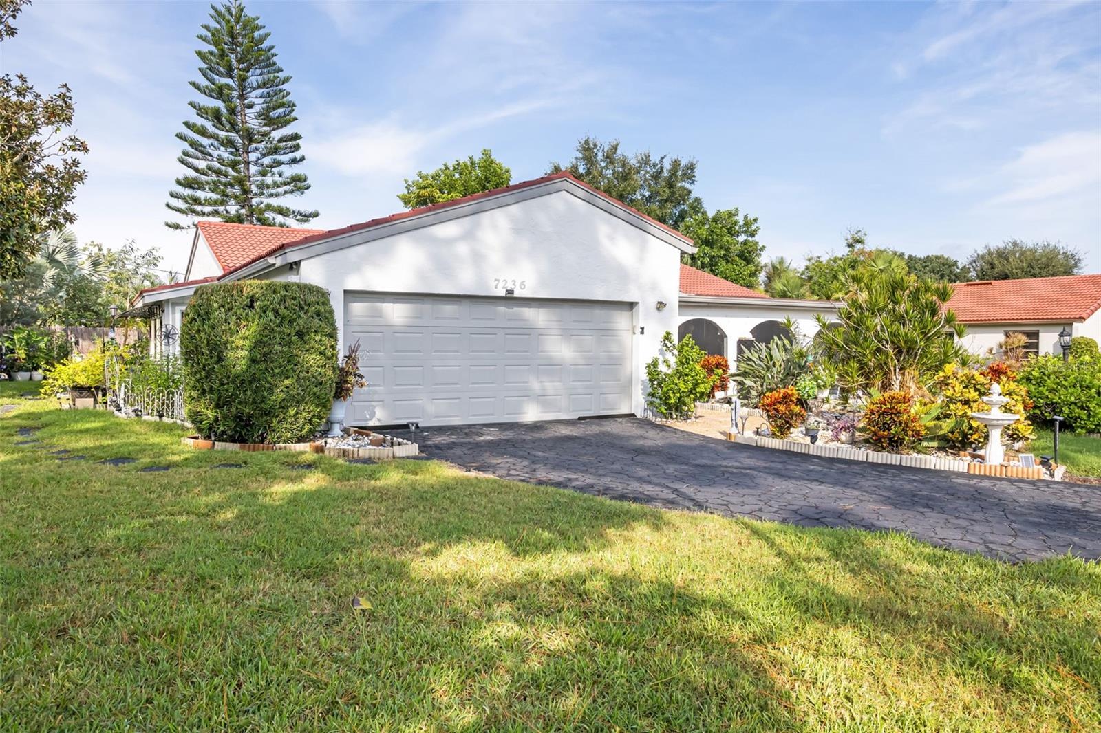 7236 LAS CASAS DR