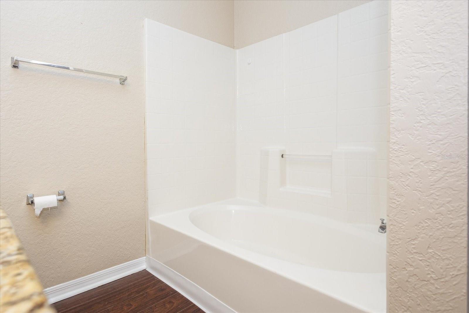 CRESCENT PLACE AT LAKE LOTUS CONDO - Residential Lease