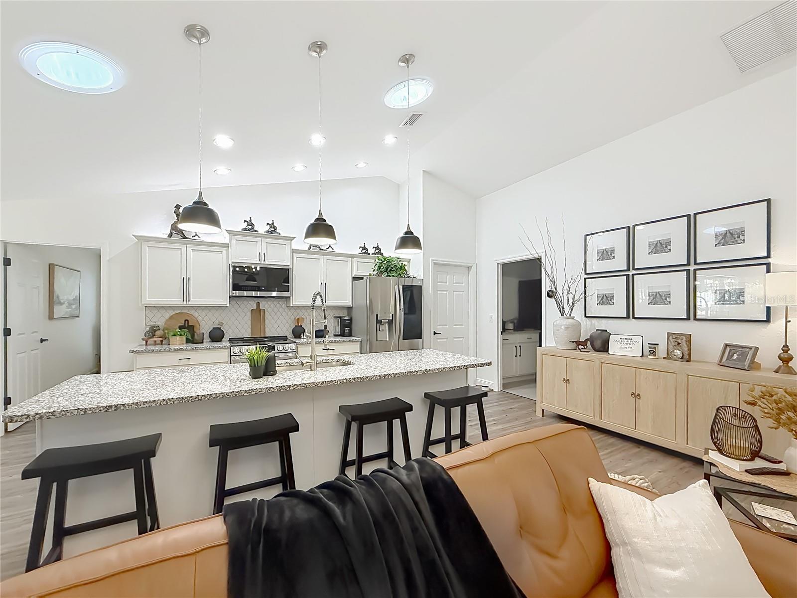 ROLLING HILLS UN FIVE - Residential