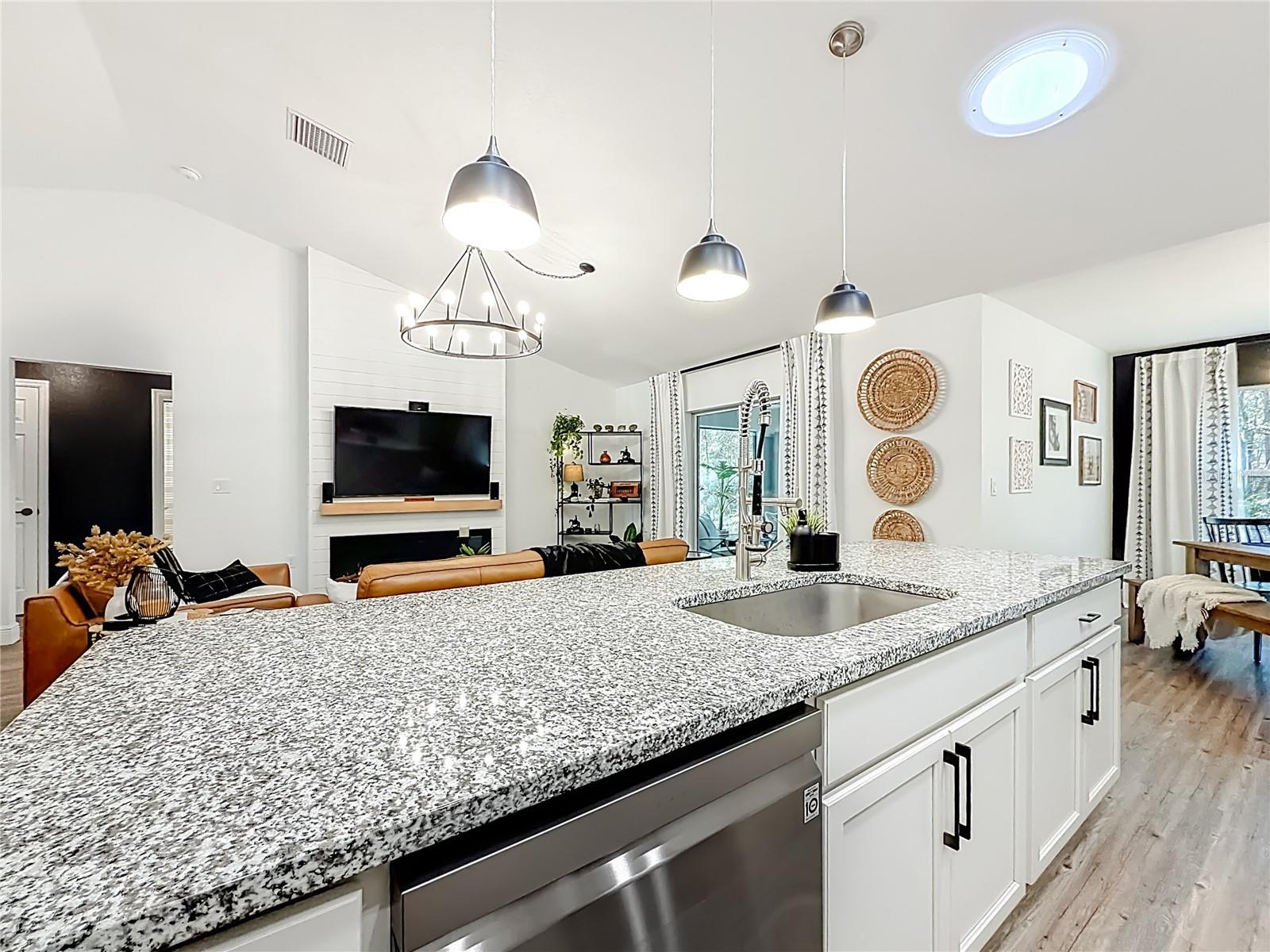 ROLLING HILLS UN FIVE - Residential