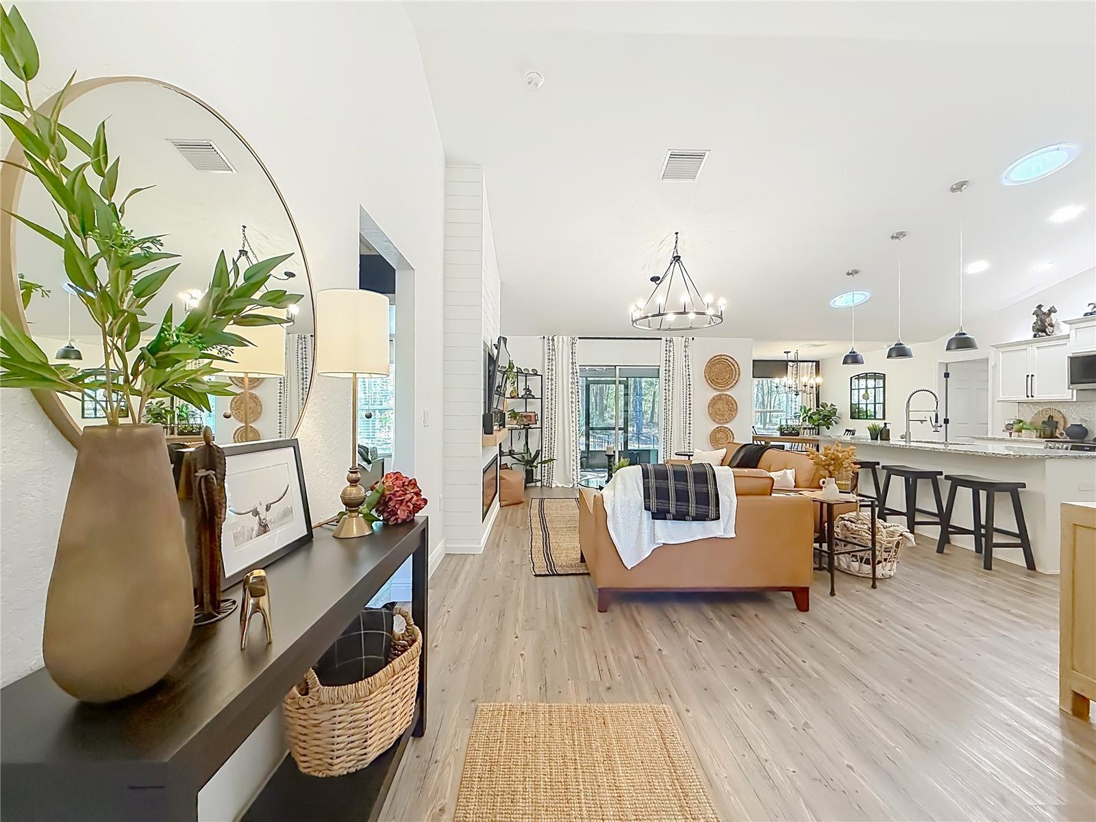 ROLLING HILLS UN FIVE - Residential