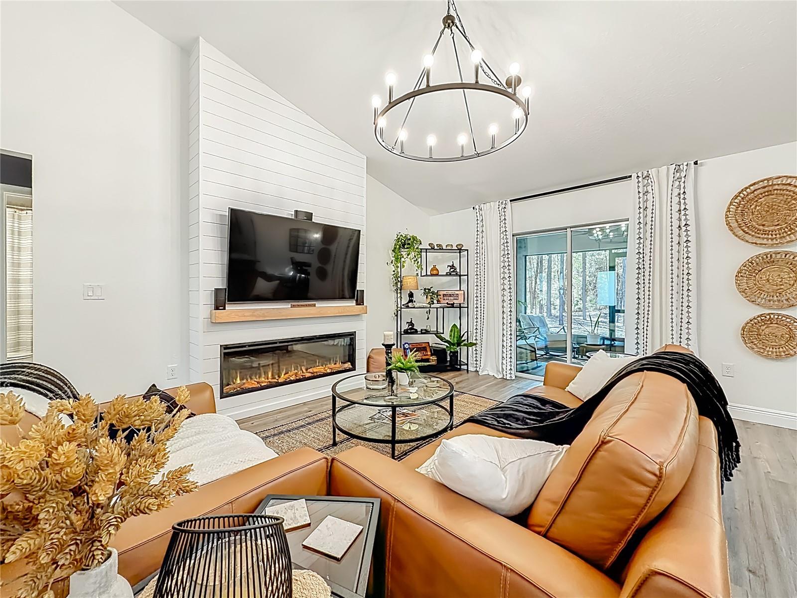 ROLLING HILLS UN FIVE - Residential