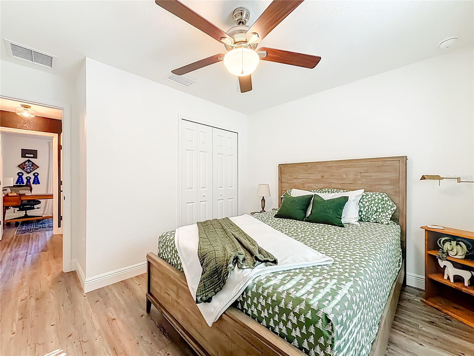 ROLLING HILLS UN FIVE - Residential