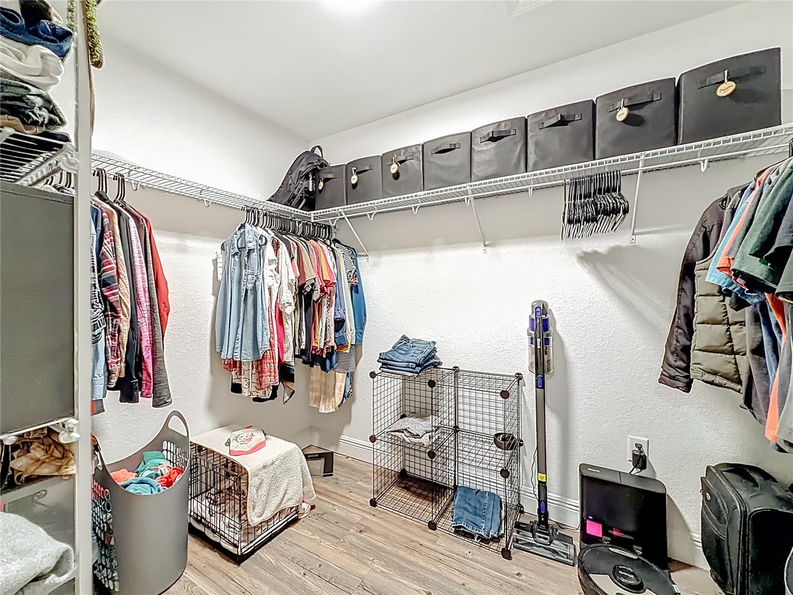 ROLLING HILLS UN FIVE - Residential