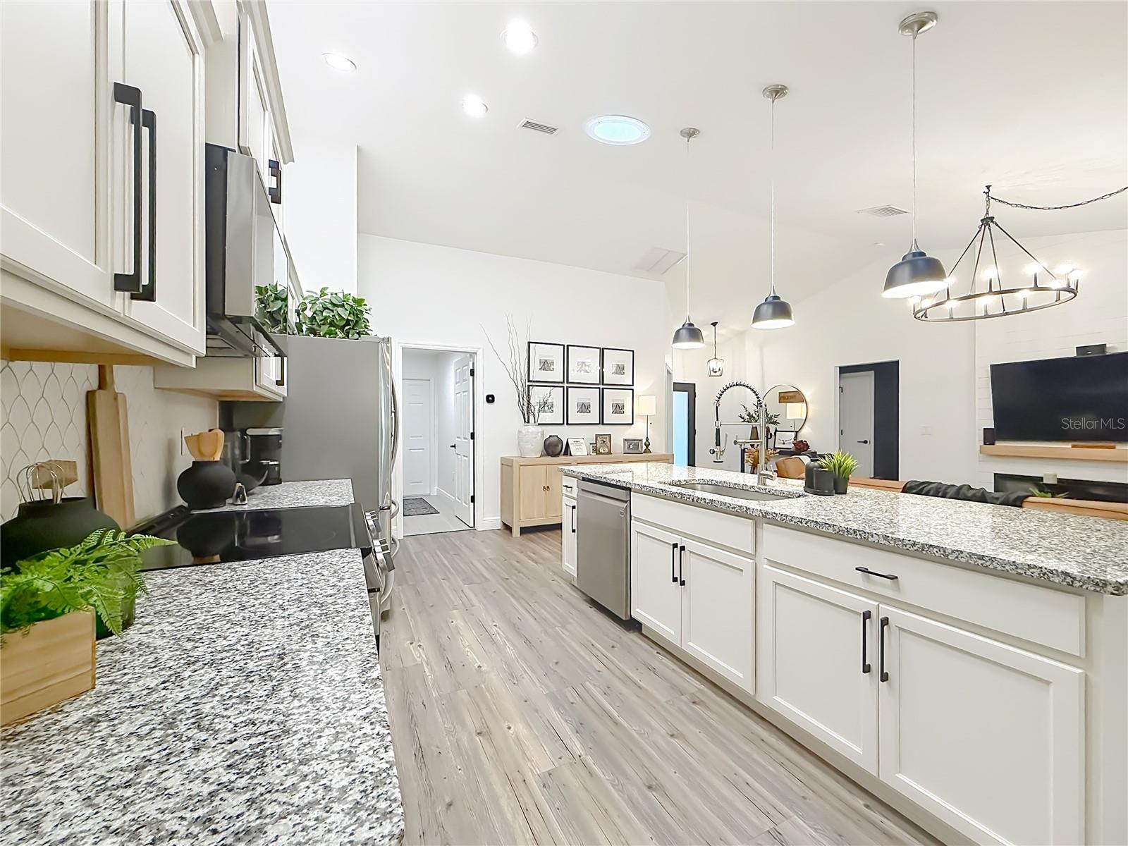 ROLLING HILLS UN FIVE - Residential