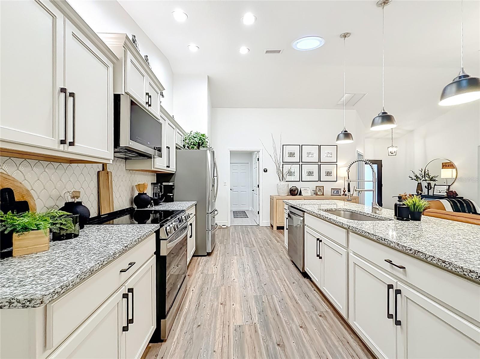 ROLLING HILLS UN FIVE - Residential