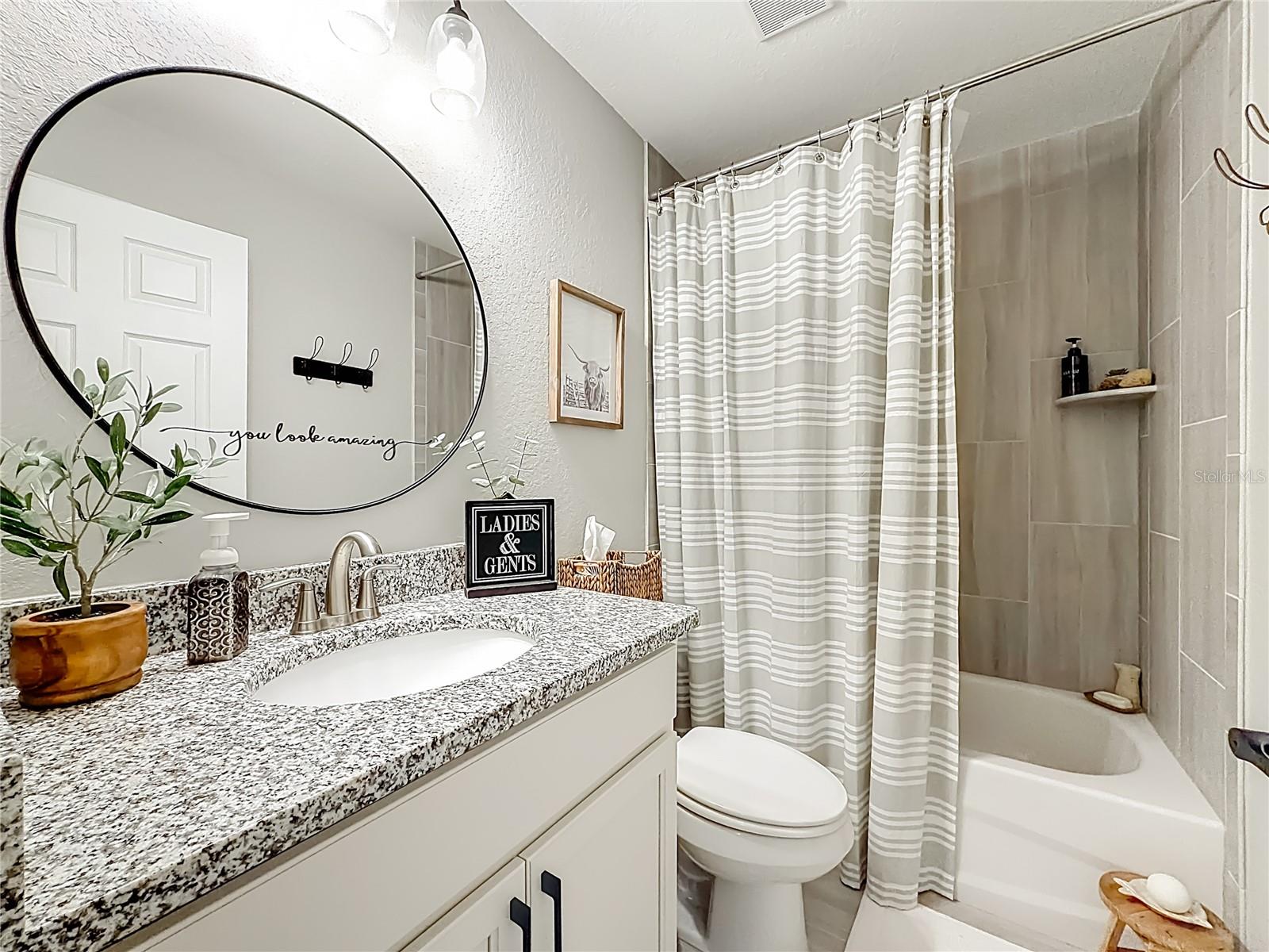 ROLLING HILLS UN FIVE - Residential