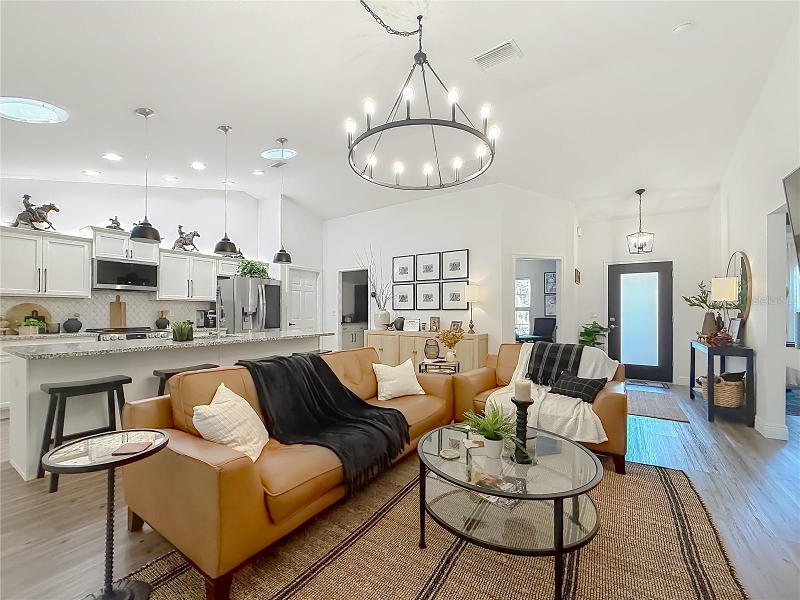 ROLLING HILLS UN FIVE - Residential