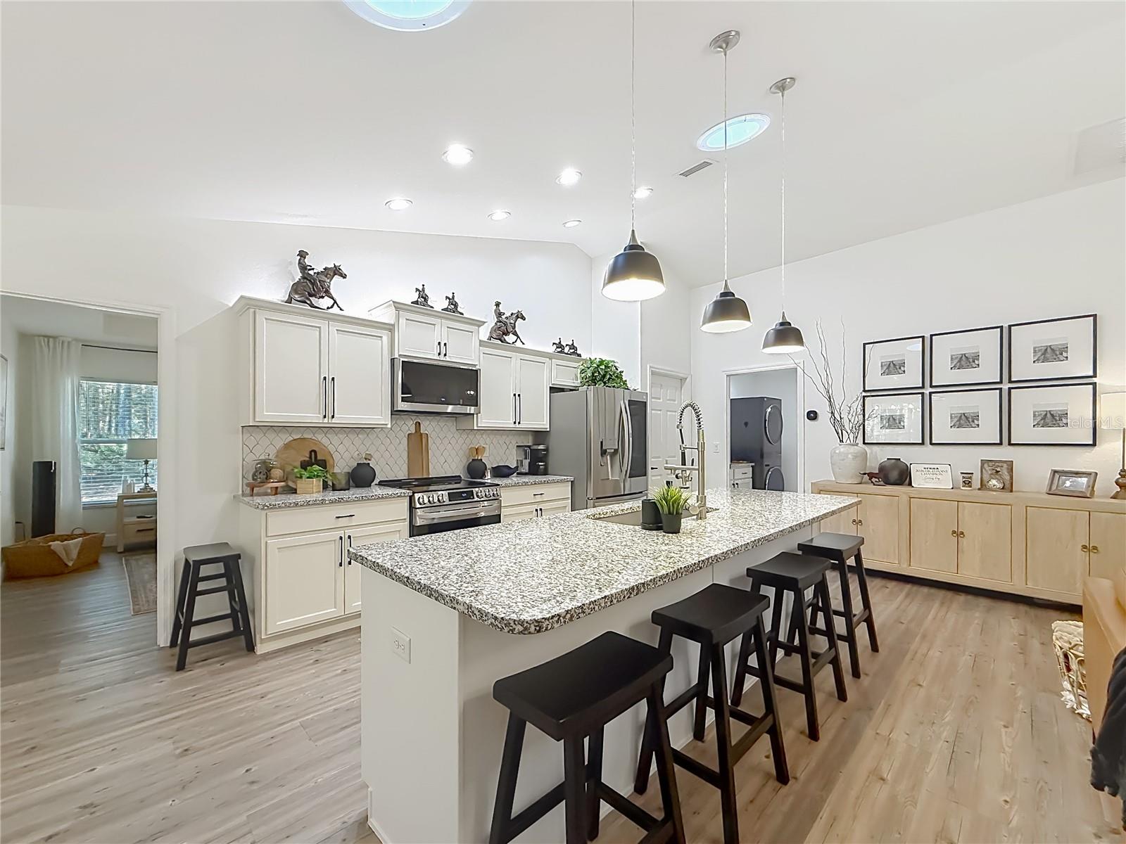 ROLLING HILLS UN FIVE - Residential