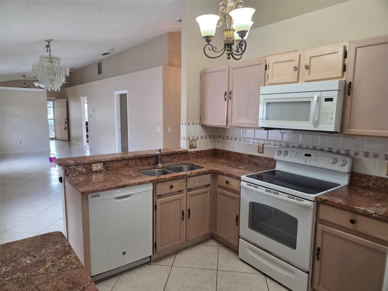 DEAN OAKS - Residential