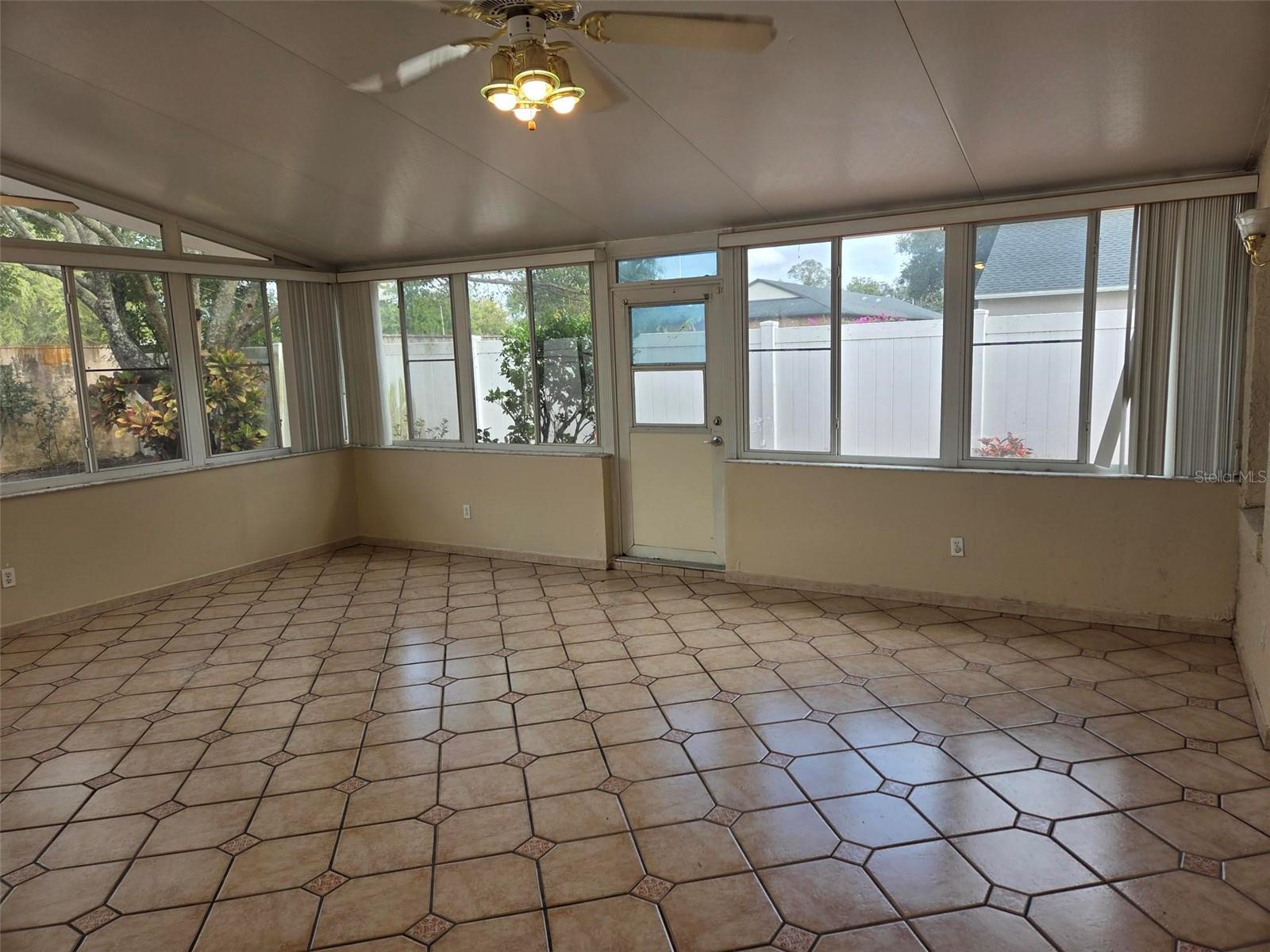 DEAN OAKS - Residential