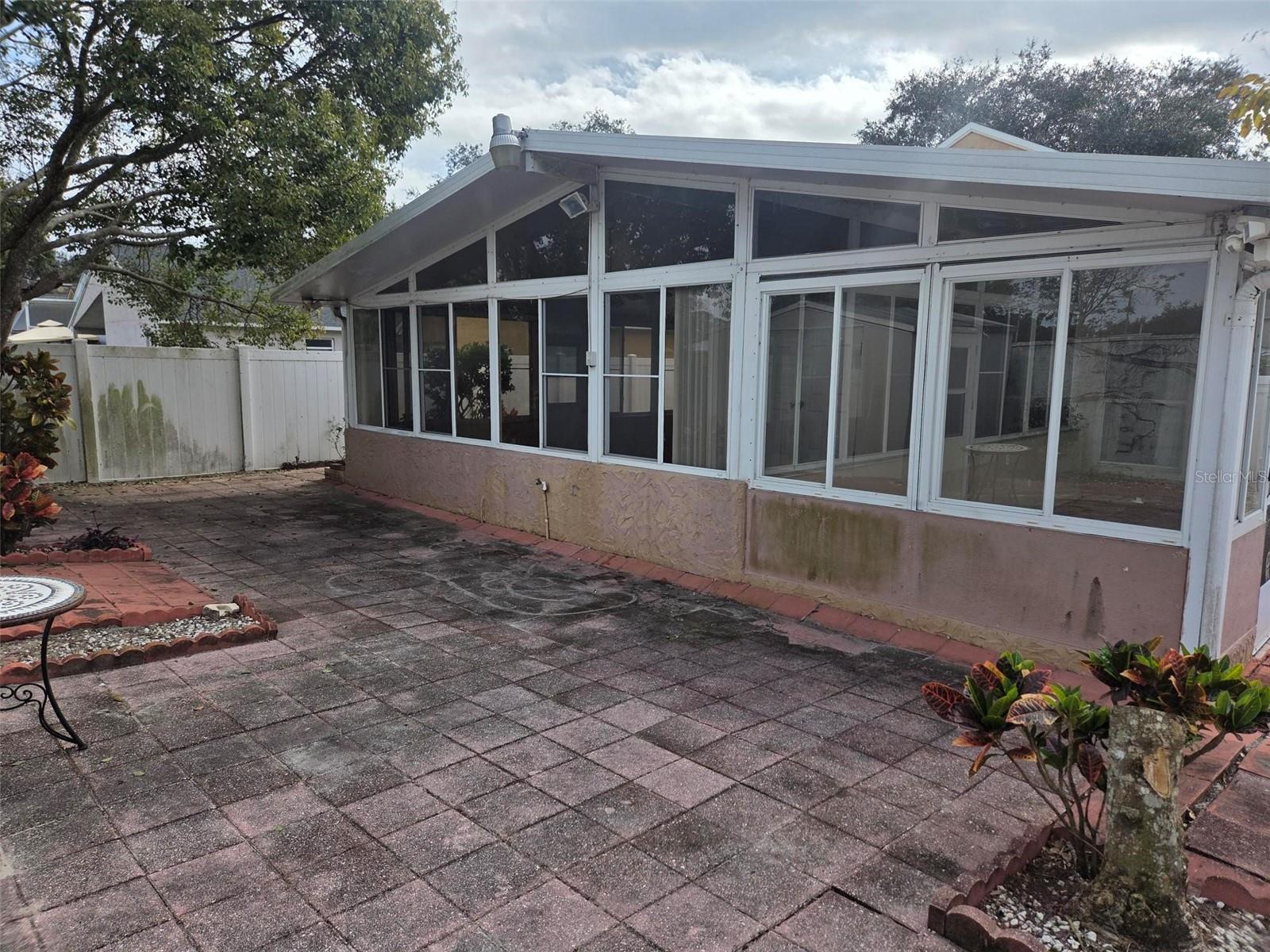 DEAN OAKS - Residential