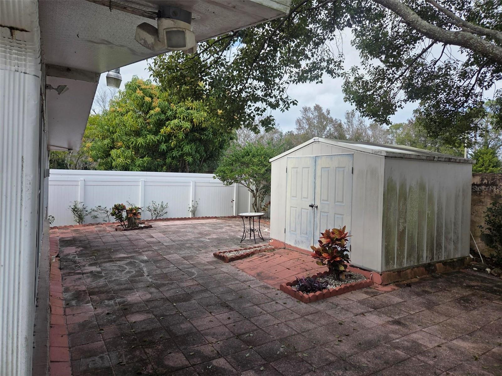 DEAN OAKS - Residential