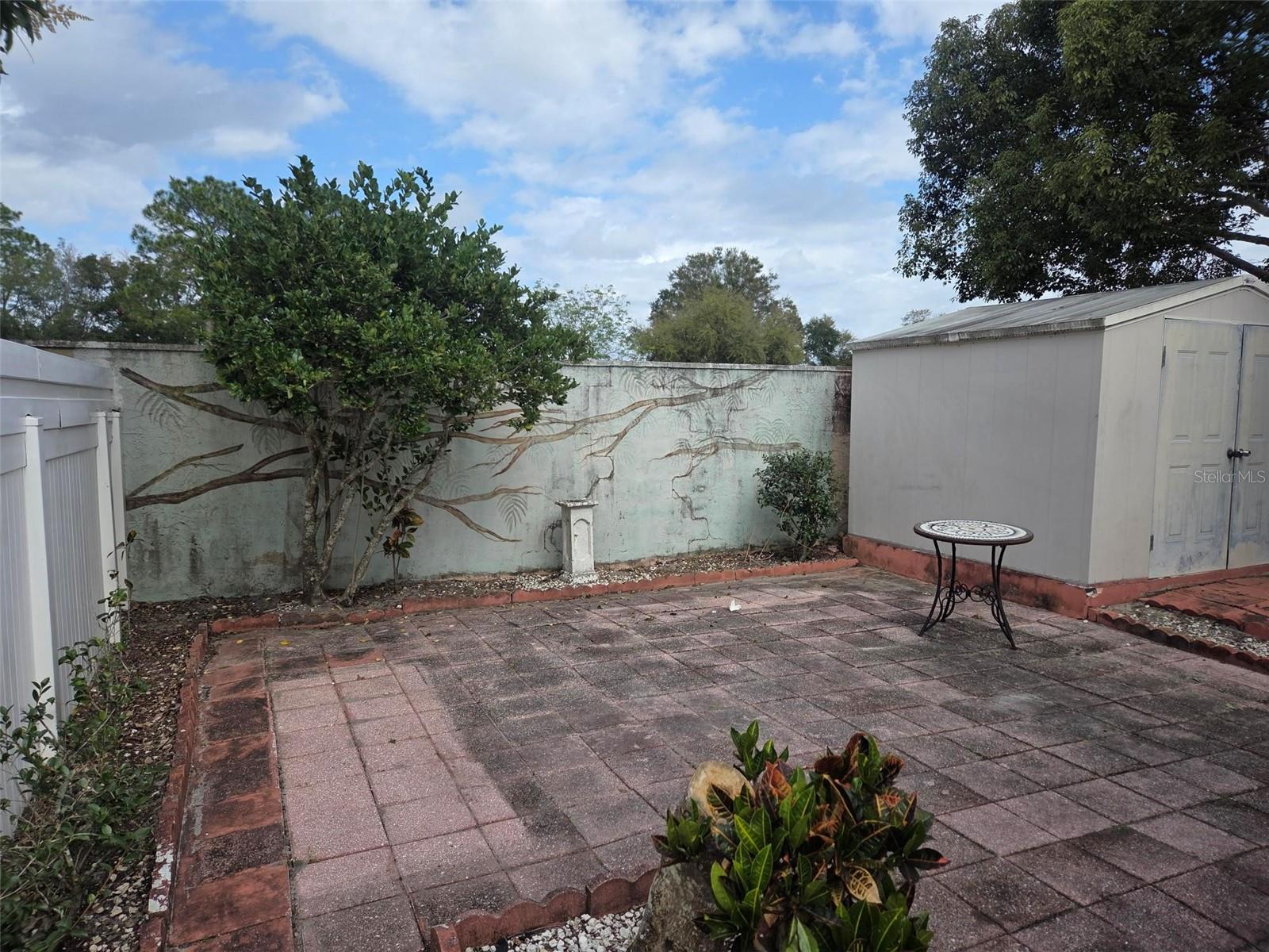 DEAN OAKS - Residential