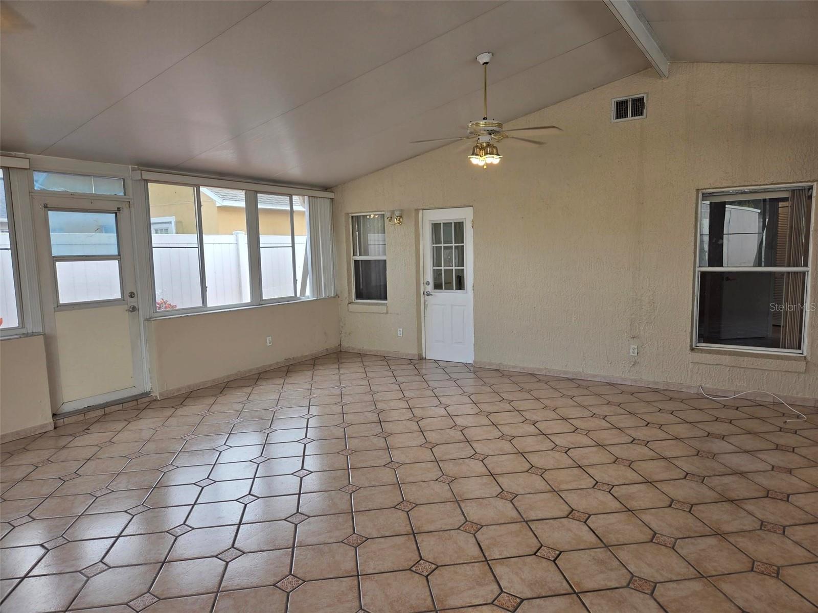 DEAN OAKS - Residential