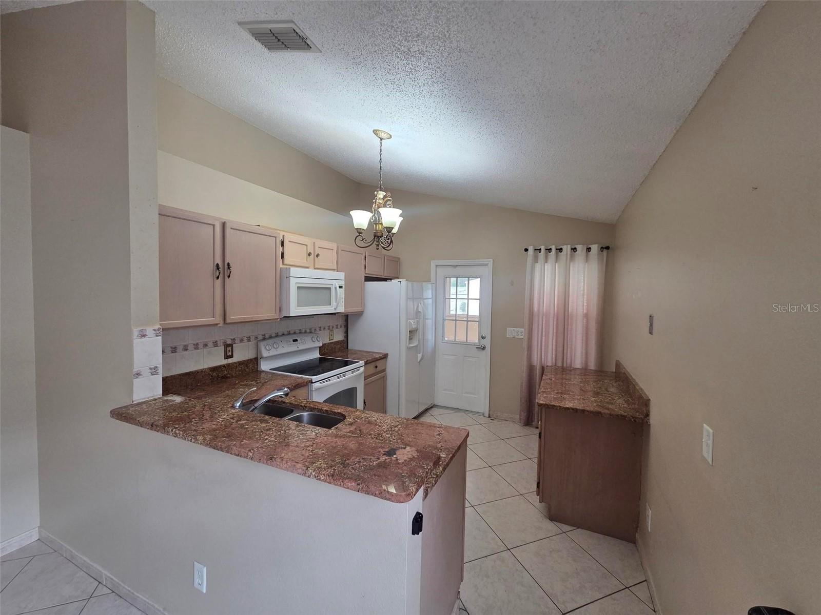 DEAN OAKS - Residential