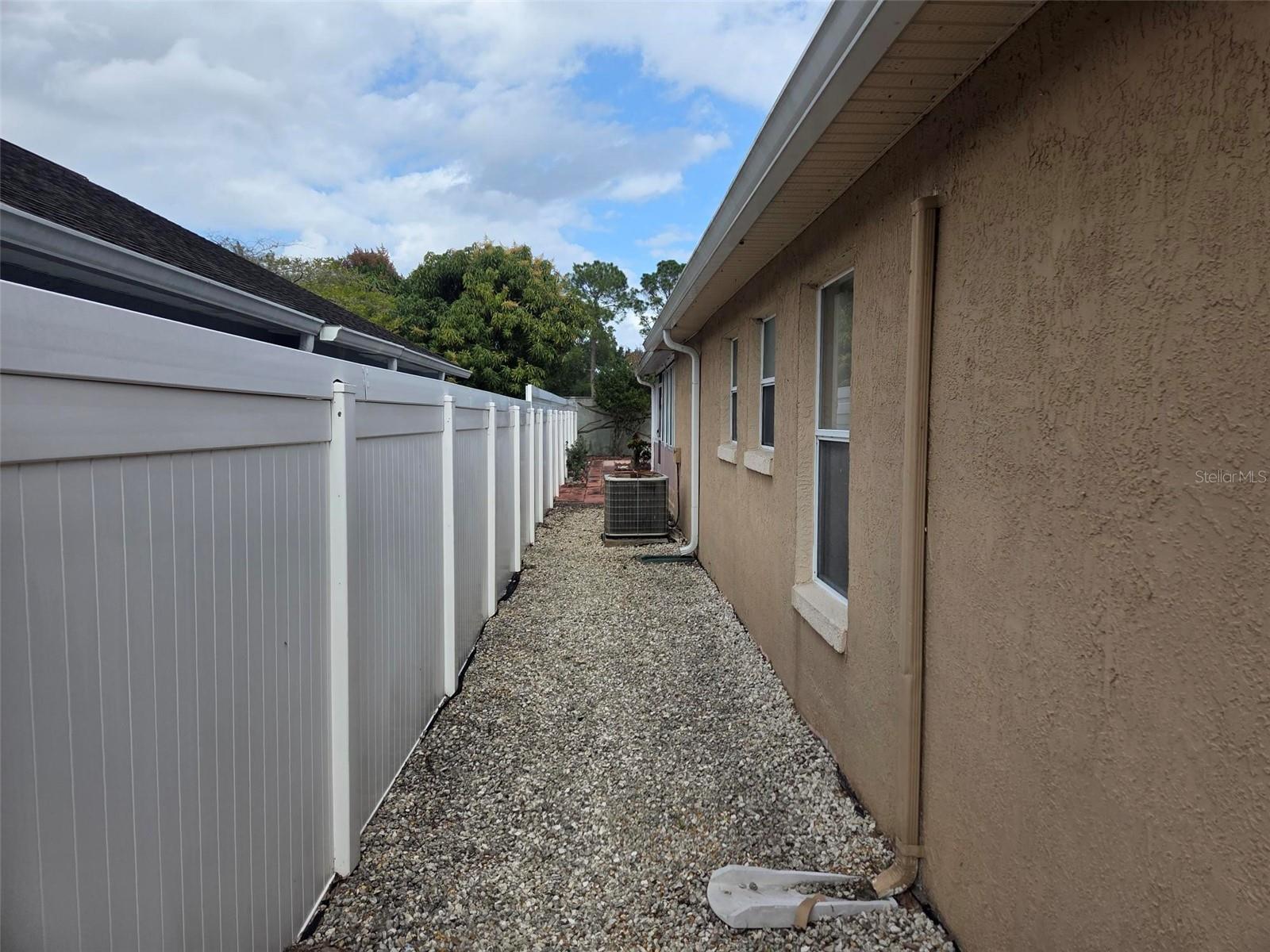 DEAN OAKS - Residential