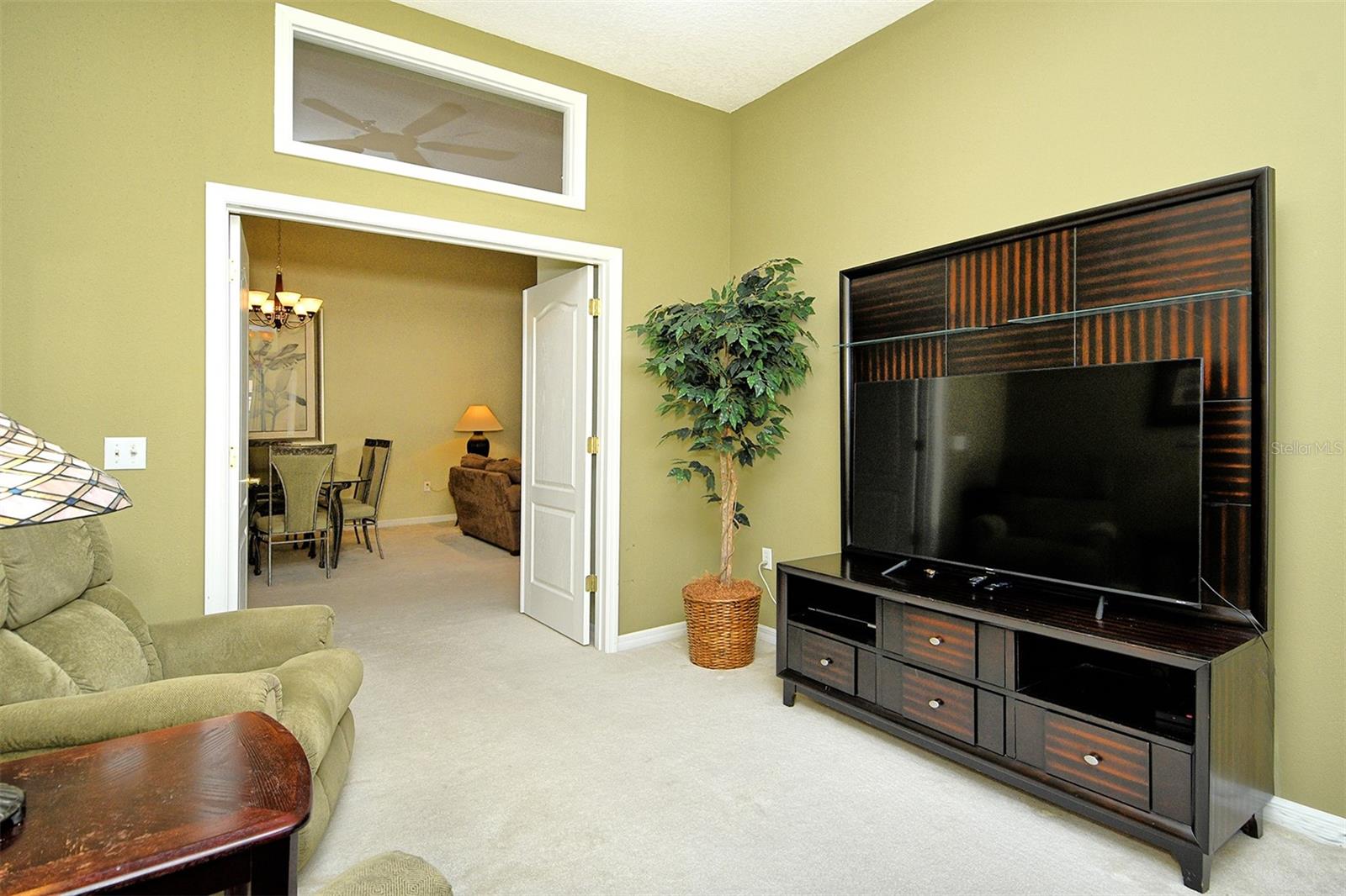 HERITAGE OAKS. GOLF & COUNTRY CLUB - Residential