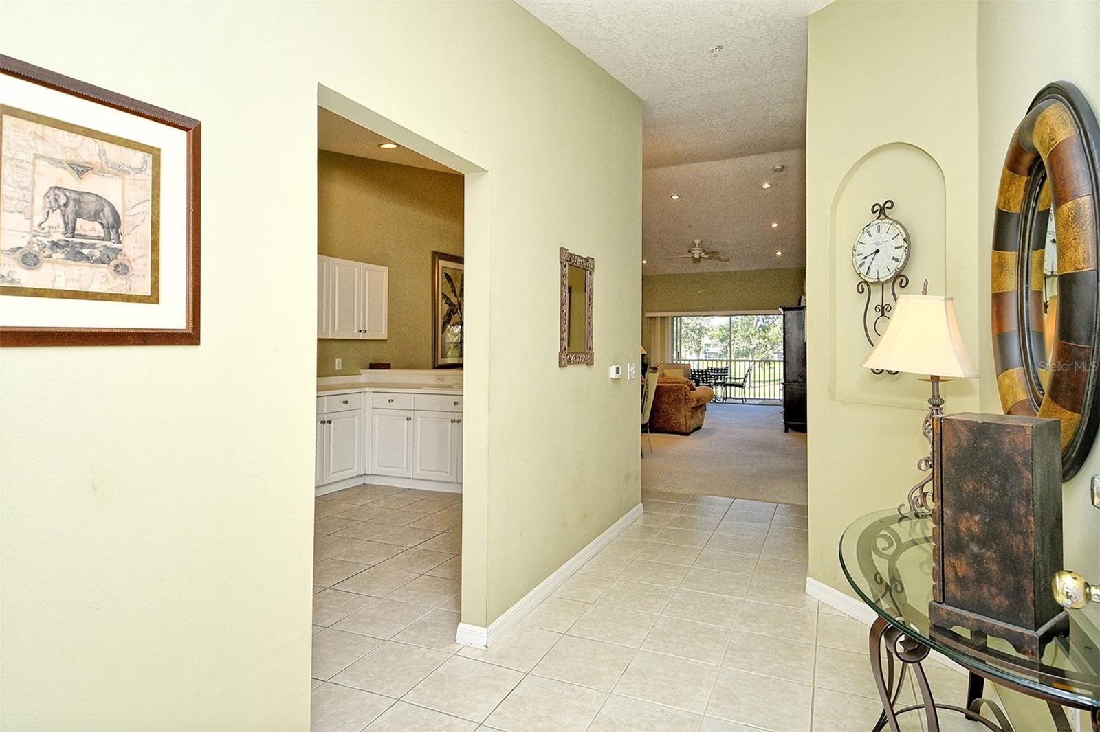 HERITAGE OAKS. GOLF & COUNTRY CLUB - Residential