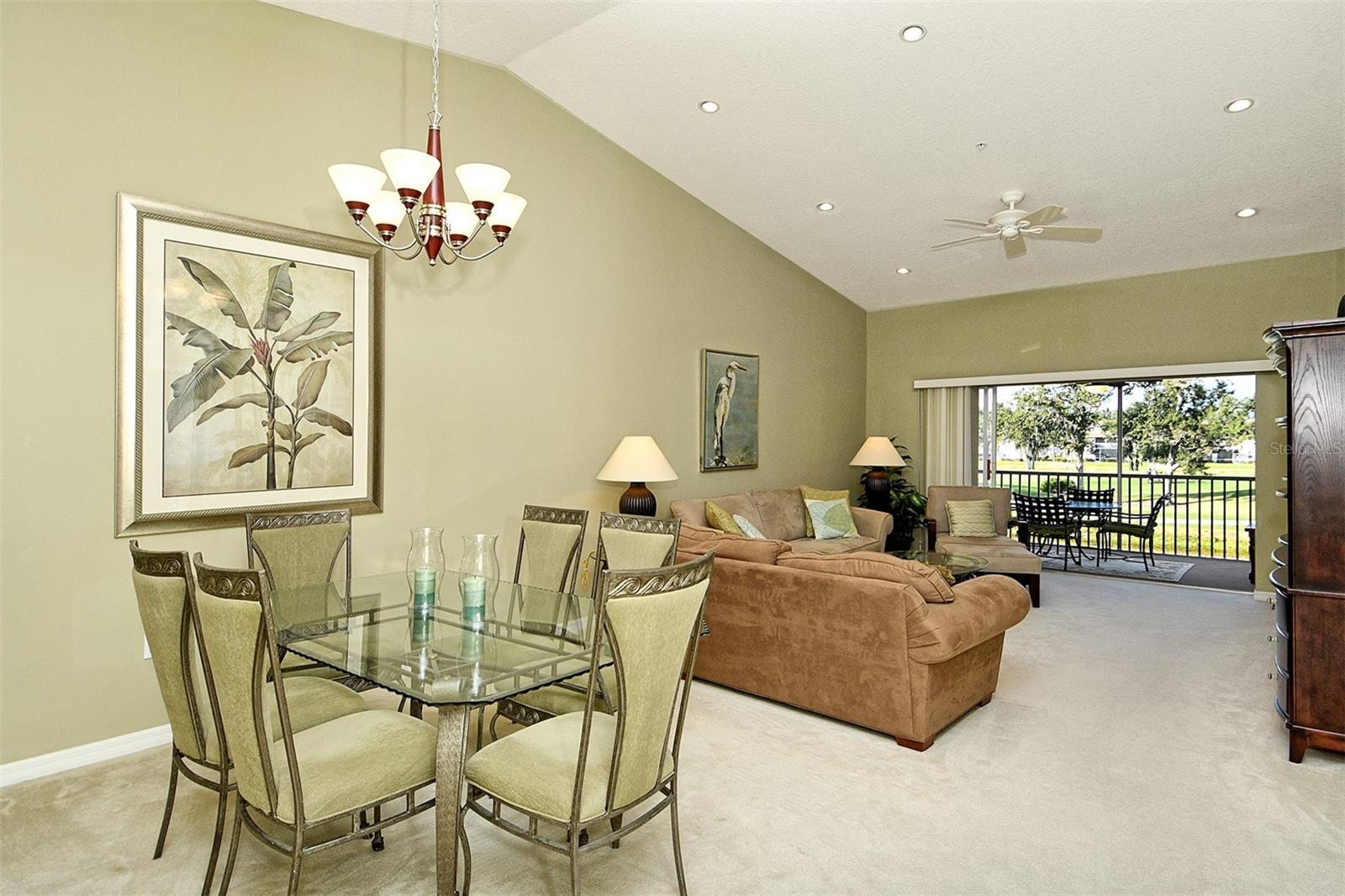 HERITAGE OAKS. GOLF & COUNTRY CLUB - Residential