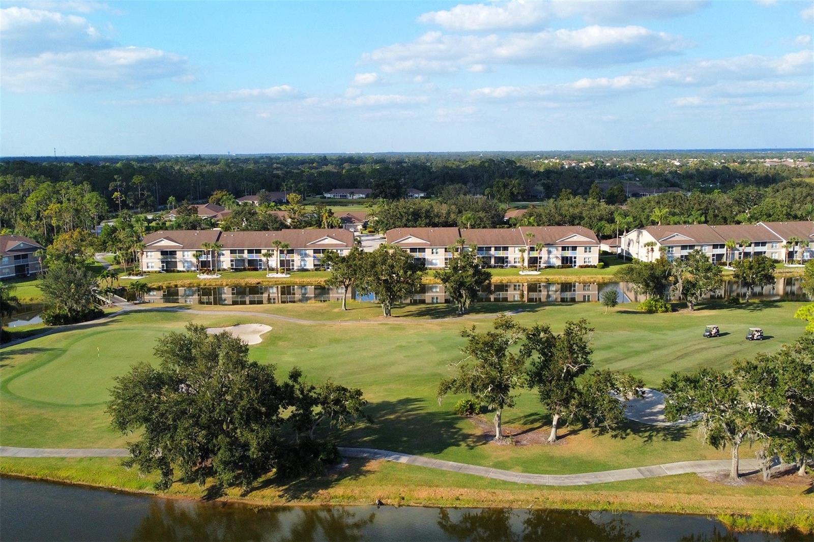 HERITAGE OAKS. GOLF & COUNTRY CLUB - Residential