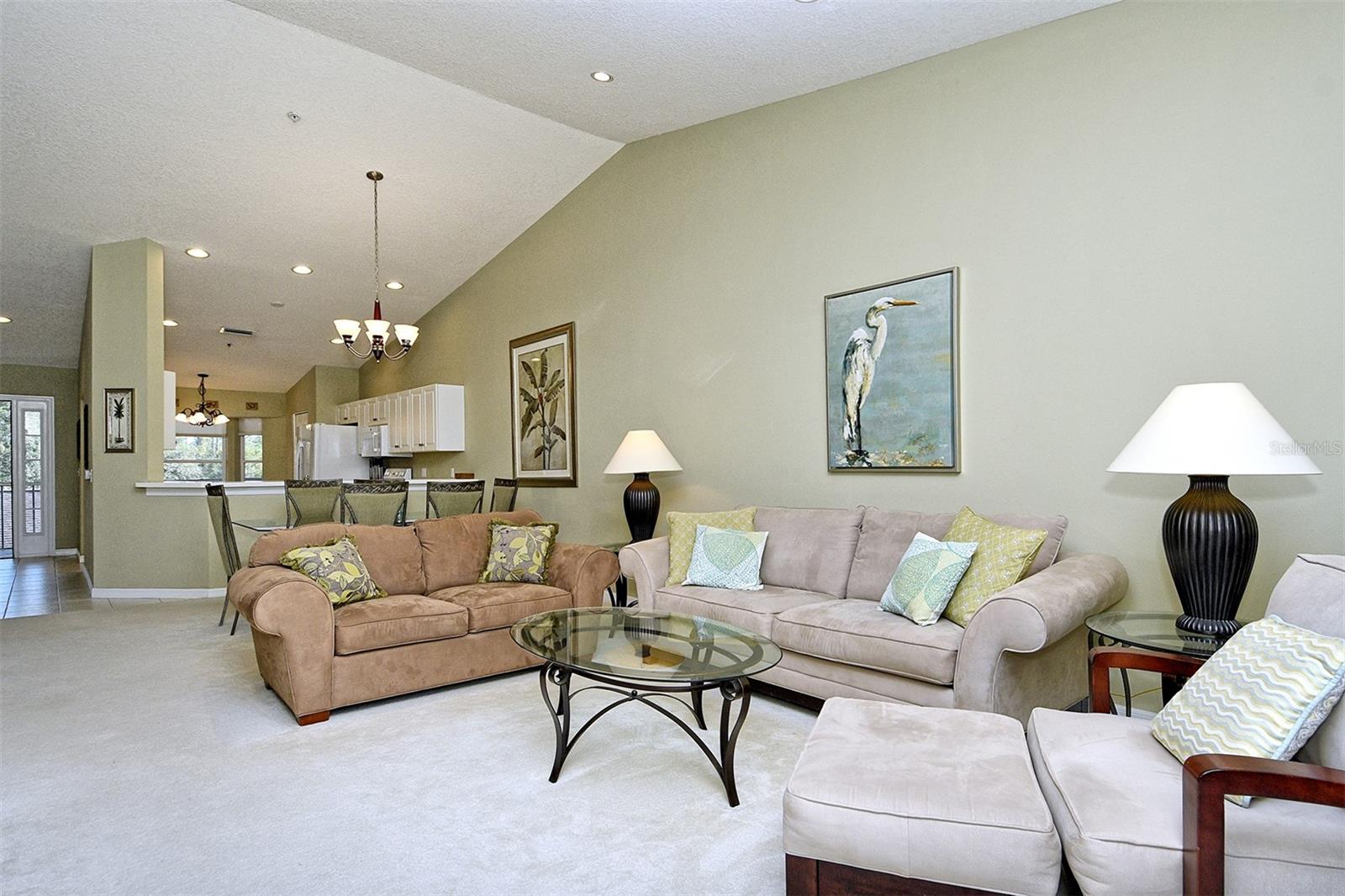 HERITAGE OAKS. GOLF & COUNTRY CLUB - Residential