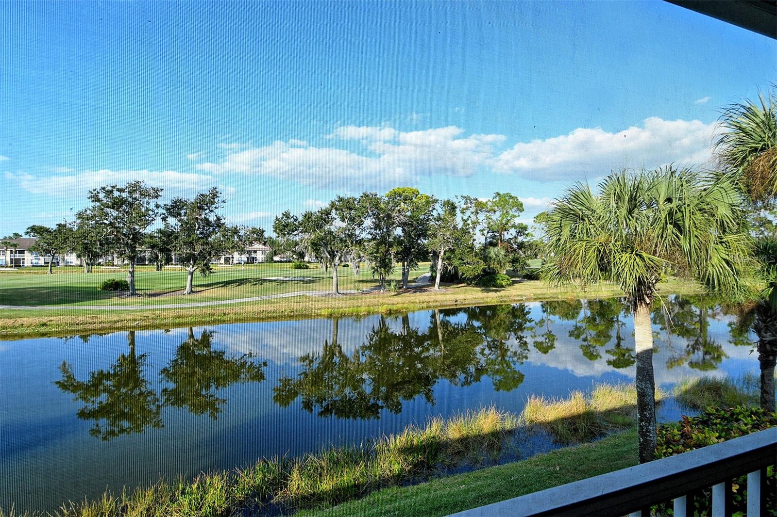 HERITAGE OAKS. GOLF & COUNTRY CLUB - Residential