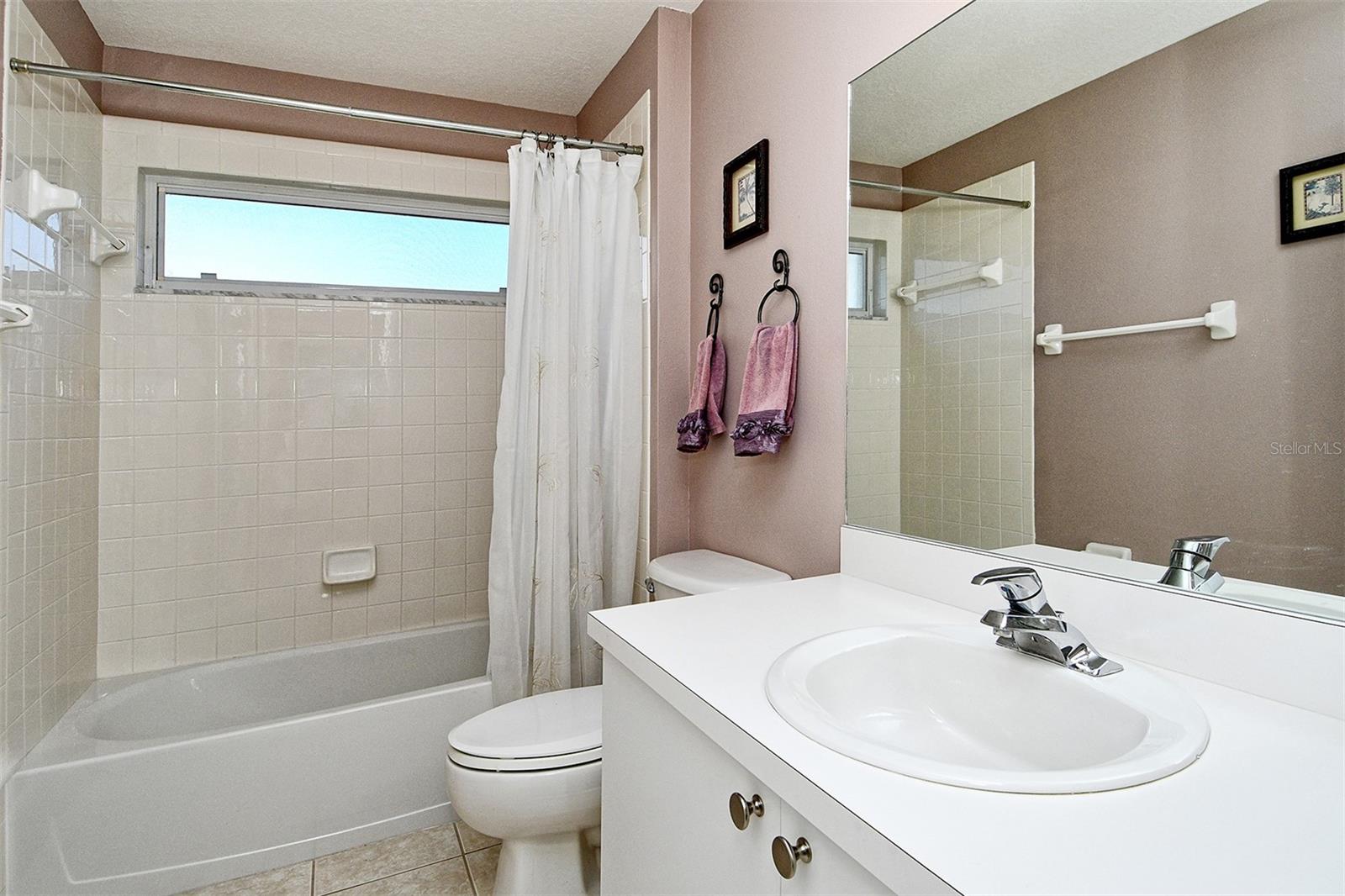 HERITAGE OAKS. GOLF & COUNTRY CLUB - Residential