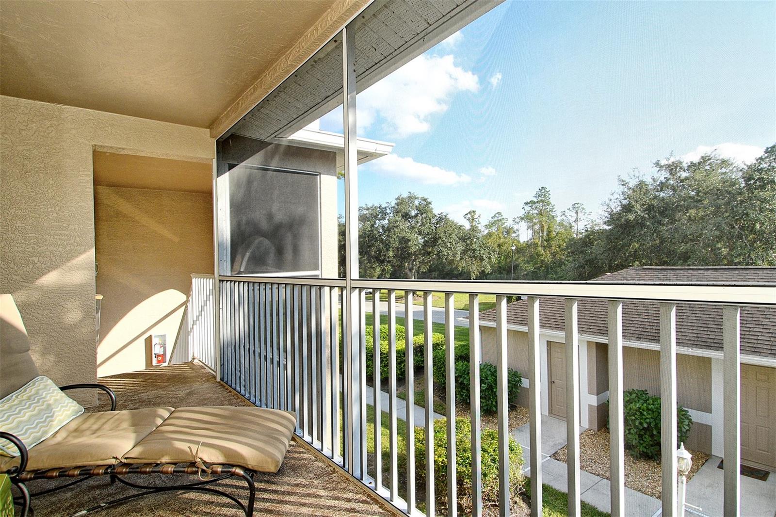 HERITAGE OAKS. GOLF & COUNTRY CLUB - Residential