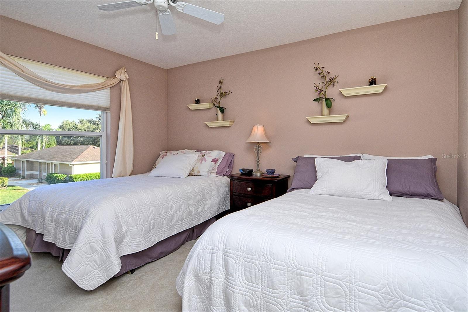 HERITAGE OAKS. GOLF & COUNTRY CLUB - Residential