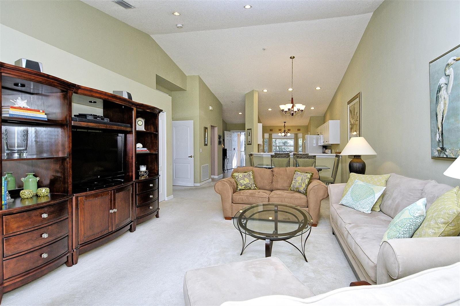 HERITAGE OAKS. GOLF & COUNTRY CLUB - Residential