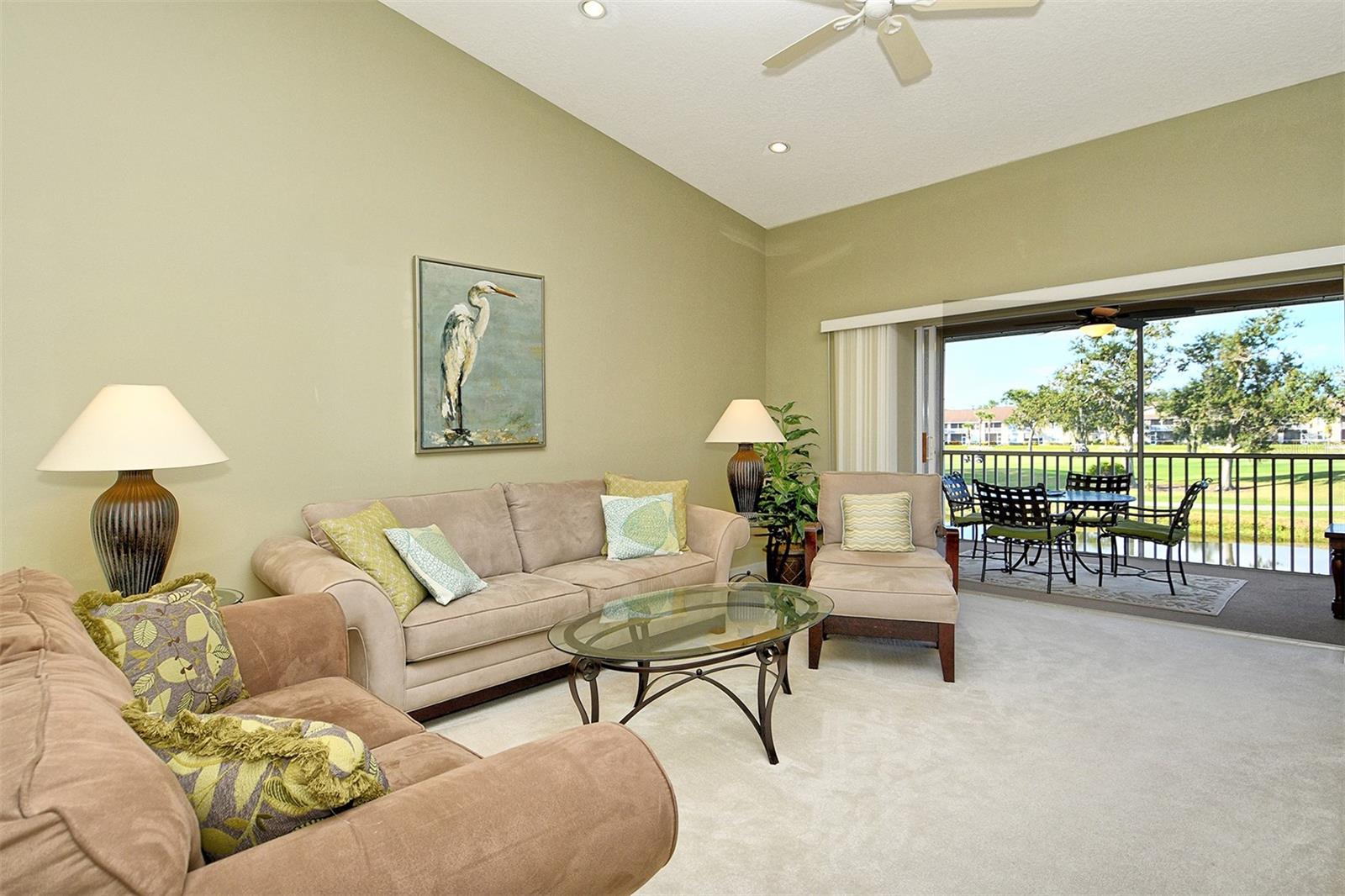 HERITAGE OAKS. GOLF & COUNTRY CLUB - Residential