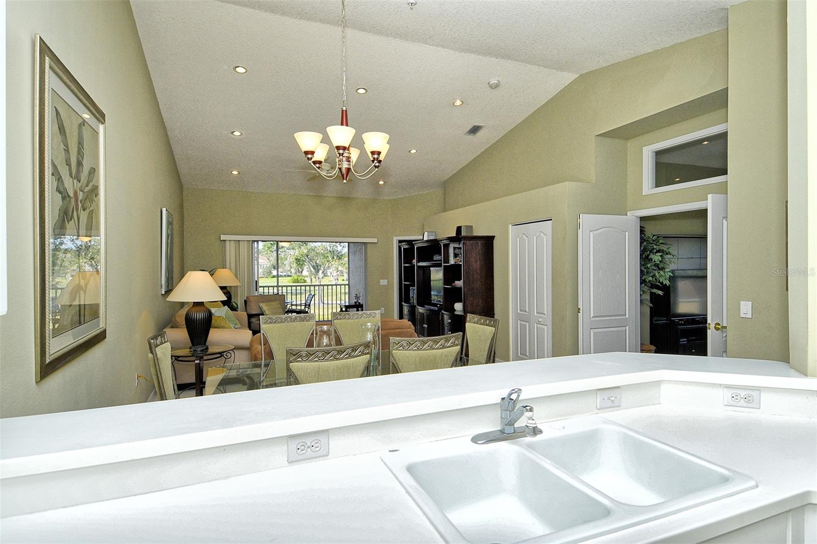 HERITAGE OAKS. GOLF & COUNTRY CLUB - Residential