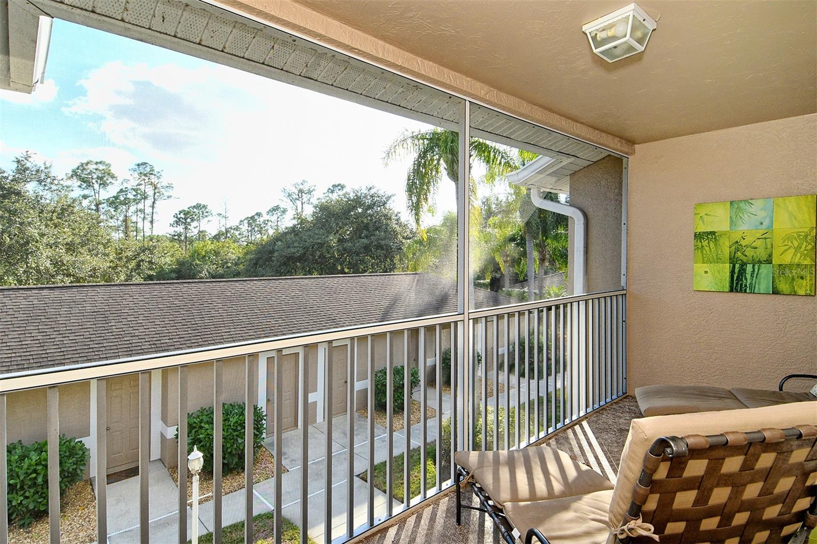 HERITAGE OAKS. GOLF & COUNTRY CLUB - Residential