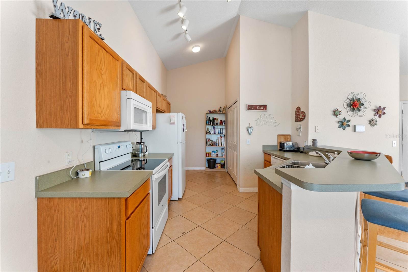 RESERVE AT TOWN CENTER - Residential Lease