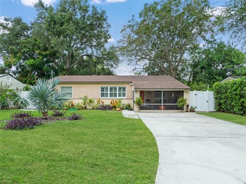 Photo of 1632 Pinewood Drive, Orlando, FL 32804 (MLS # O6349234)