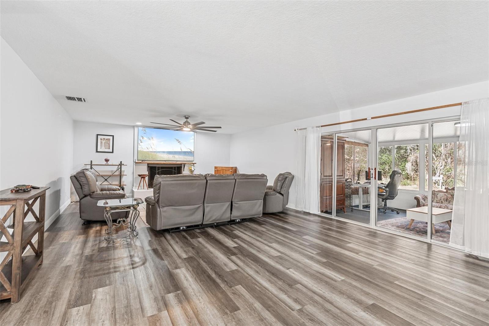 SPRING OAKS UNIT 5 - Residential