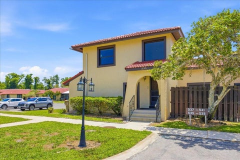Photo of 535 Hunter Circle #535, Kissimmee, FL 34758 (MLS # O6409308)