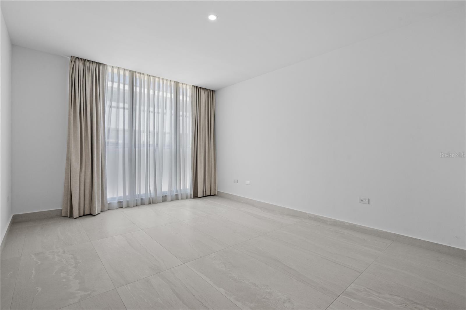 LE PARC 203 - Residential Lease