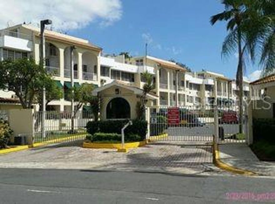 First-floor apartment, freshly painted, featuring 3 bedrooms, 2 bathrooms, and 2 parking spaces.

Enjoy a private terrace, balcony, and patio, perfect for relaxing or entertaining. The recently remodeled kitchen includes new appliances and an on-demand water heater. The apartment is equipped with split A/C units in the living-dining area and the primary bedroom, plus air conditioning units in the two additional bedrooms, and window treatments throughout.

The spacious primary bedroom offers a walk-in closet with new built-in drawers.

Located in a secure gated community with controlled access and 24-hour security. Residents enjoy excellent amenities, including a swimming pool, palyground ND gazebo.

Prime location, just minutes from Isla Verde Beach and the airport, surrounded by restaurants, supermarkets, bakeries, and all essential services.

Move-in ready and waiting for you. Available December 1st.